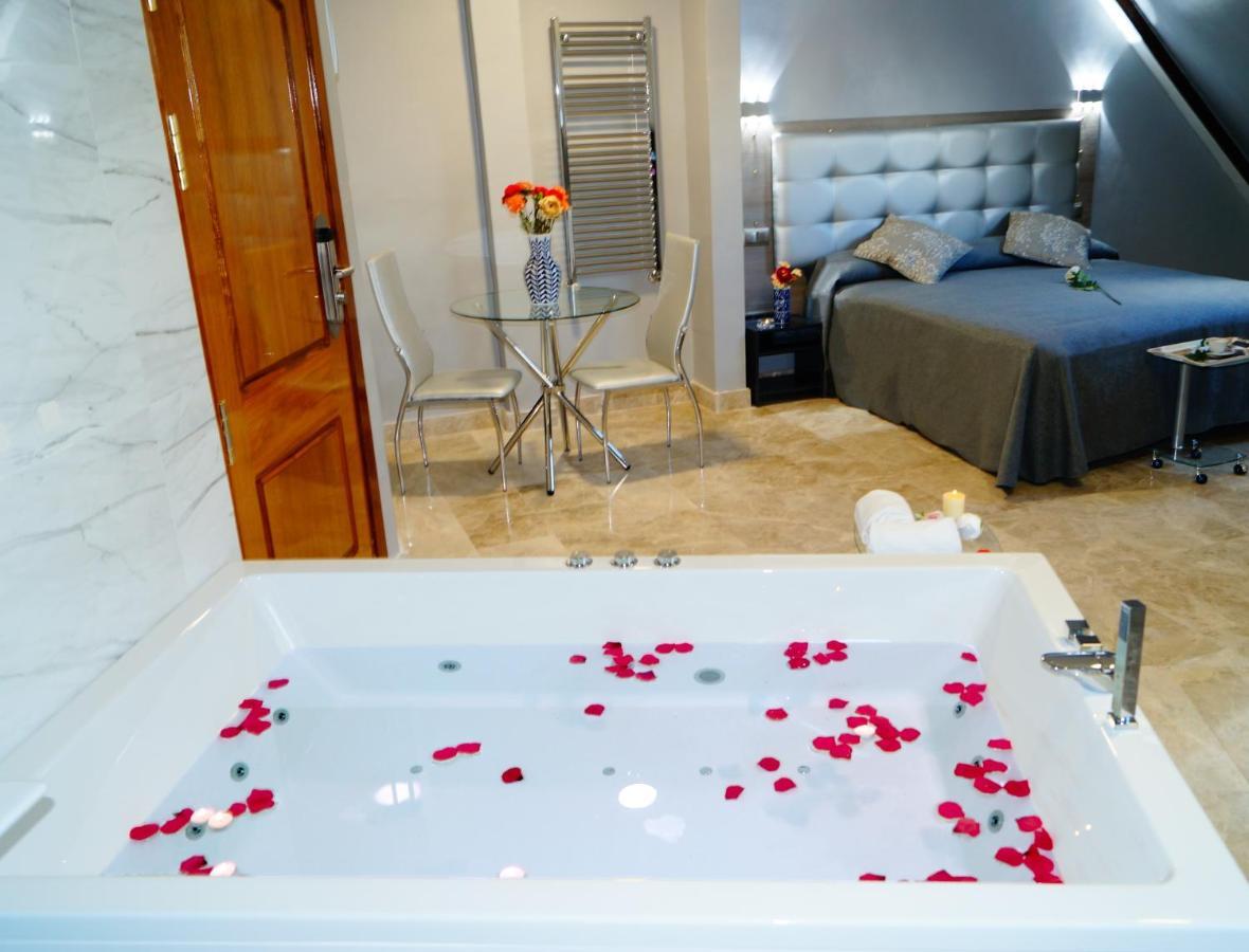 Queen Room Spa Bath