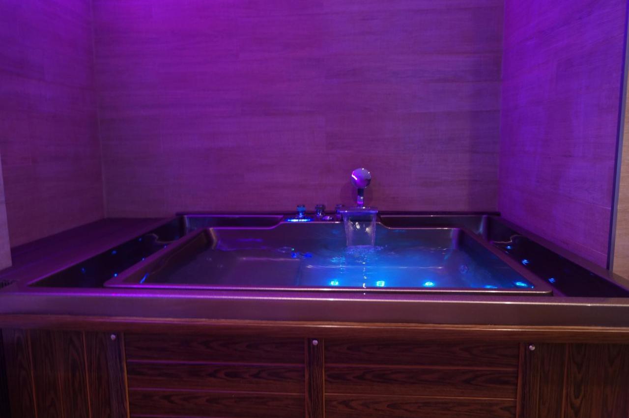 Deluxe Double Room Bath
